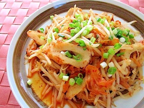 節約おかず♪もやしと焼ちくわのキムチごま炒め